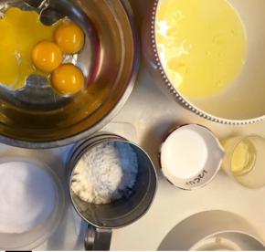 蛋黄与蛋白分离，蛋白盆中无水无油