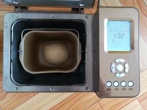 收圆面团，选择面包机发酵20分钟