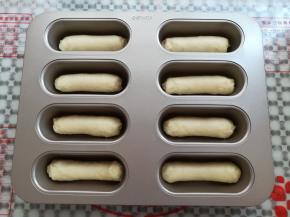所有的面团卷好放入模具进入烤箱发酵30分钟