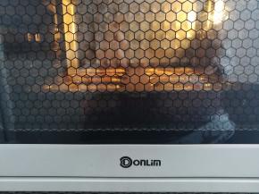 整个烤盘放入烤箱底部，上火130度，下火170度烤20分钟