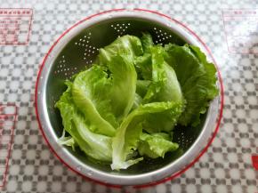 生菜洗干净沥干水份