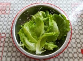 生菜洗干净沥干水份