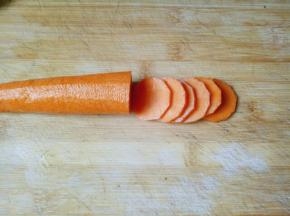 洗干净后切薄片，不要切太厚。