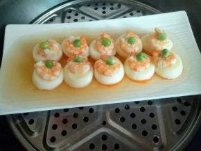 蒸好的样子，会有很多汤汁，汤汁有用的，看下一步。