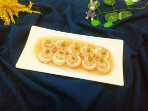 淋在蒸好的虾仁玉子豆腐上面即可。