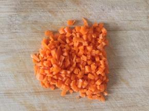 胡萝卜洗净切丁