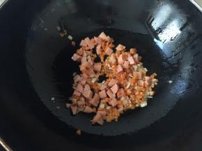 加入火腿肠