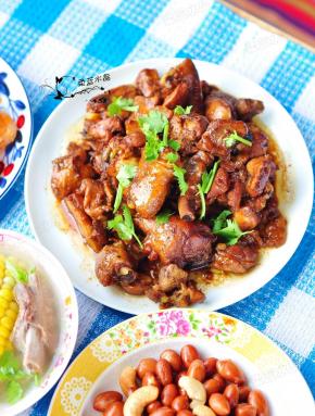 如果汤汁还多，就继续按煮饭键工作，鸡腿一定要收了汁才会好吃。