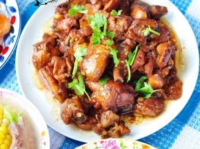 如果汤汁还多，就继续按煮饭键工作，鸡腿一定要收了汁才会好吃。