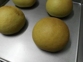 出炉，大青若叶粉稳定性差，即使加盖锡纸，颜色也变成了黄色，好晕