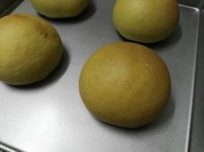 出炉，大青若叶粉稳定性差，即使加盖锡纸，颜色也变成了黄色，好晕