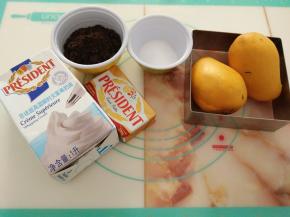 准备好所有原料和慕斯圈。