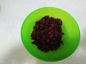 蔓越莓切碎。