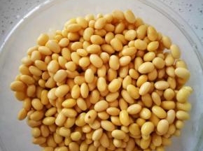 黄豆洗净泡好