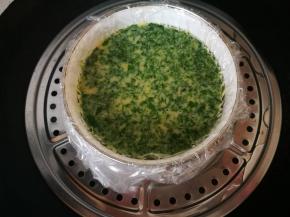 锅坐水烧开，然后放入碗，中大火蒸8分钟