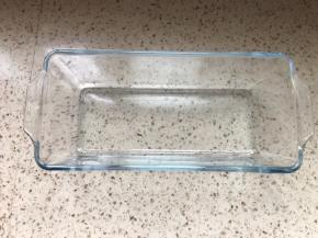 准备玻璃模具，底部刷一层油