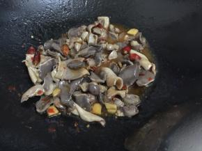 14. 稍微收一下汁即可出锅