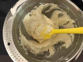 按此方法搅拌30下左右，搅拌至无粉状态，继续搅拌50下左右