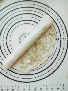 从上往下卷起来！