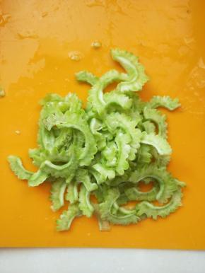 苦瓜，和瓜皮切丝