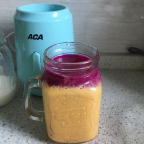 接着倒入火龙果果汁