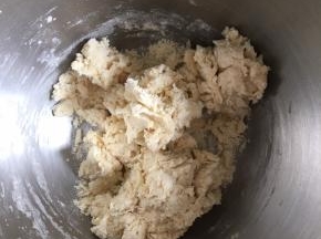 用筷子搅拌成絮状