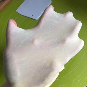 然后揉到完全扩展阶段，能拉出手套膜