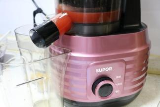 接下来，榨西瓜汁