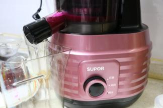 继续榨火龙果汁