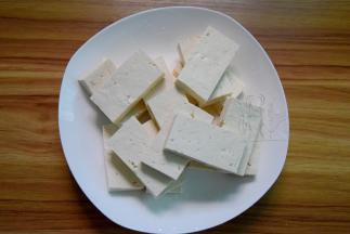 豆腐切小块