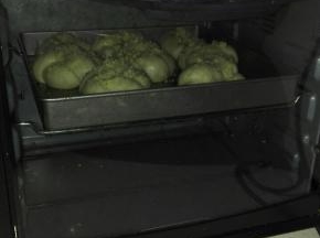 入预热好的烤箱，中层，190度，20分钟