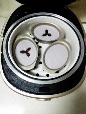 放入煮开水的电饭煲内