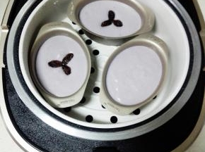 放入煮开水的电饭煲内