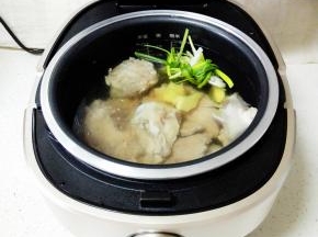 加入清水，到最高水位线