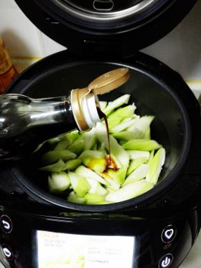 丝瓜，盐，生抽