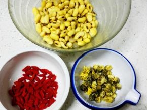 黄豆提前一晚洗净泡发