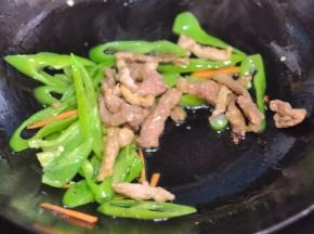 加入刚才炒好的肉。