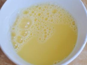 加入等量的水搅匀。