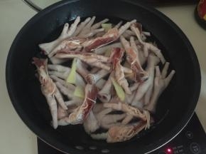 用中火煮开后转小火煮1分钟