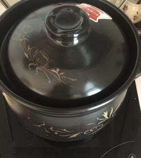 盖上锅盖放入冰箱冷藏一夜，至少8小时以上，确保入味