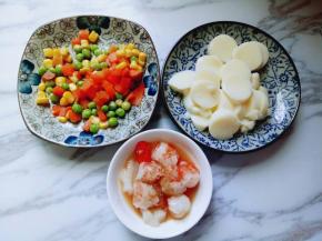 胡萝卜丁，玉米粒，豌豆我试超市买的袋装的美国杂粮。