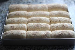 撒麦麸，送入烤箱175度烘焙35分钟