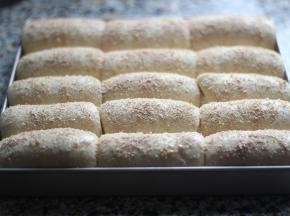 撒麦麸，送入烤箱175度烘焙35分钟