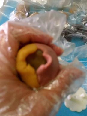 用虎口收口收紧。