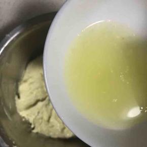 9.加入40克柠檬汁并搅拌均匀