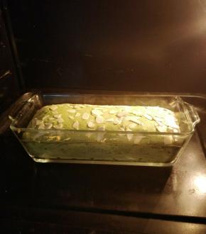 送入预热170度预热好的烤箱烤50分钟。