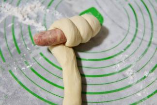 如图所示，围着香肠绕满一圈