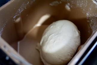 面包机选择和面功能20分钟左右，揉至非扩展阶段