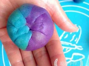收口捏紧。预热烤箱。