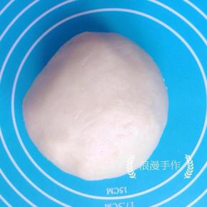 油酥材料混合，放保鲜袋备用。